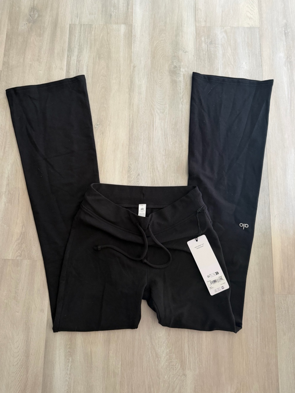 ALO YOGA SWAY BOOTCUT SWEATPANTS